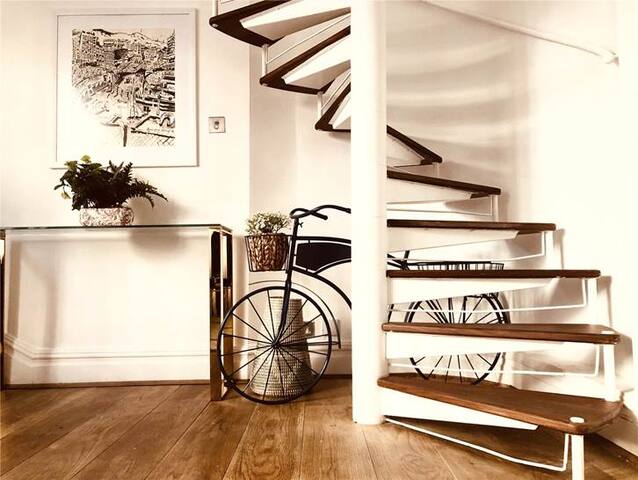 Stylish 3 bedroom town house gallery image 5