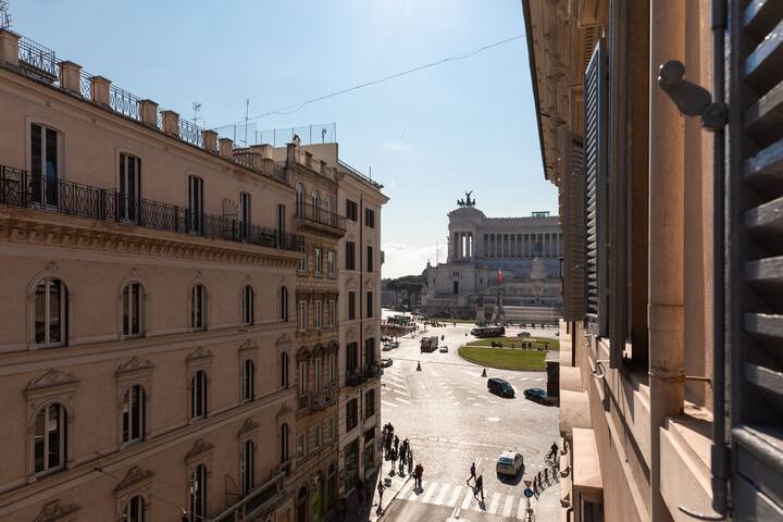 iFlat | Corso Deluxe Apartment gallery image 2