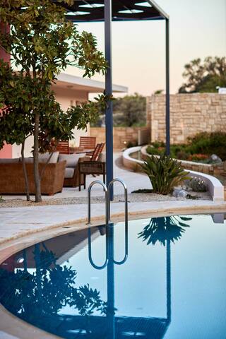 Villa Longhouse-Pool-Sauna-Gym-Panoramic Seaview gallery image 3