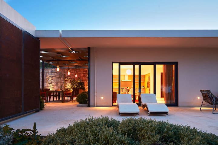 Villa Longhouse-Pool-Sauna-Gym-Panoramic Seaview