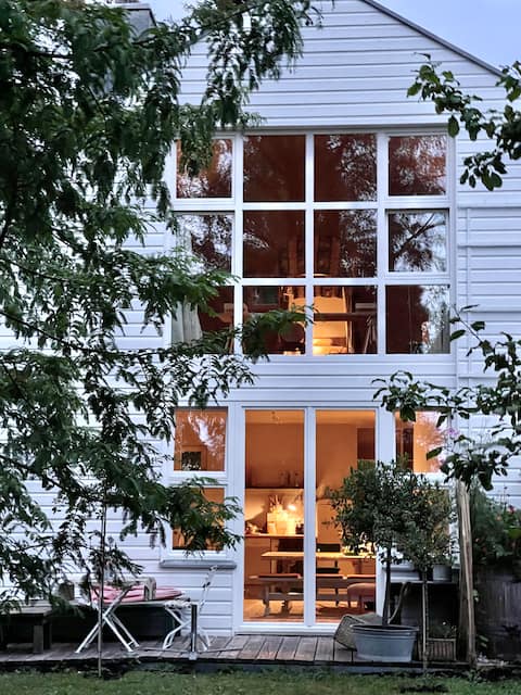 Pleasant nature-loving house near the city