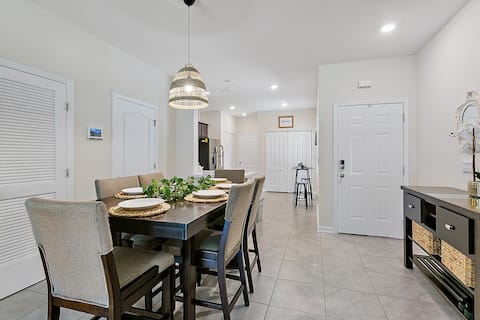 Top Airbnb: Tropical Oasis 2 bdr - patio, playground, dog park in Baymeadows