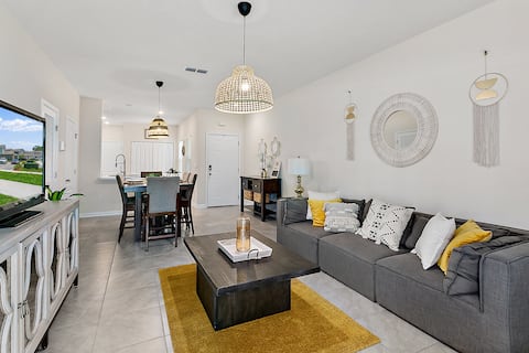 Successful Airbnb property: Palm Villa: 5 beds Playground, UNF, Mayo, Downtown in Baymeadows