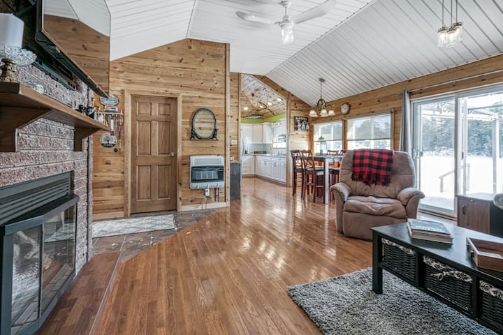 The Aspen: Make New Memories! - Killarney, ON, Canadà
