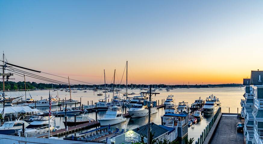 Luxurious Newport Home gallery image 2