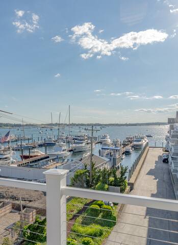 Luxurious Newport Home gallery image 3