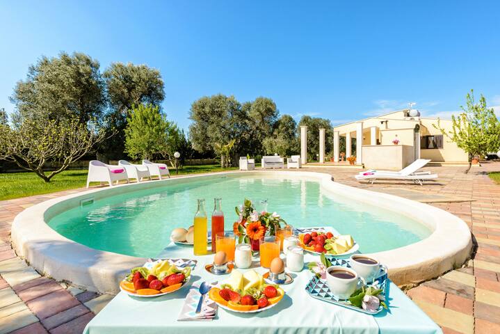 Villa Kathe – piscina privata – giochi in giardino