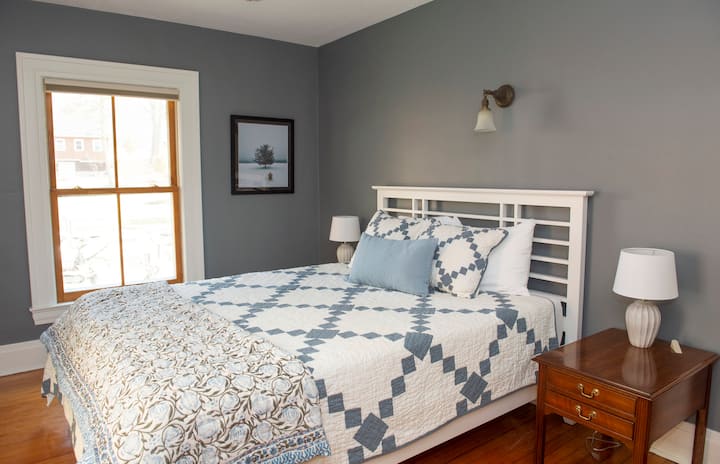 Queen Bedroom ჩრდილო-აღმოსავლეთით