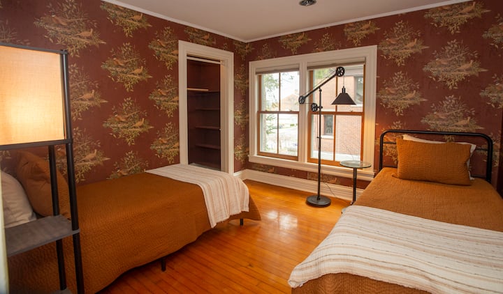 Ორი ტყუპი საძინებელი ჩრდილოეთით
