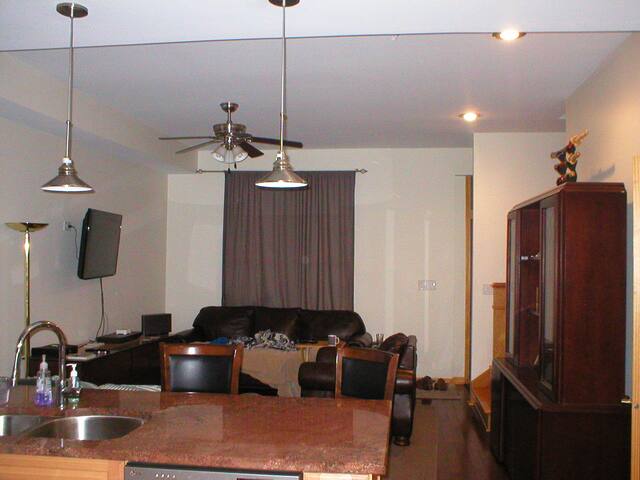 3 Bedroom Home, 4 Queen Size Beds, 2.5 bathroom gallery image 3