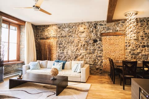 Successful Airbnb property: Old Port Luxury Condo - Best Location Year/Month/c in La Cité Limoilou