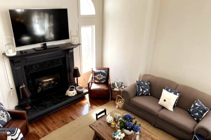 Spacious Family Cottage, Access To Private Beach - Grand Bend