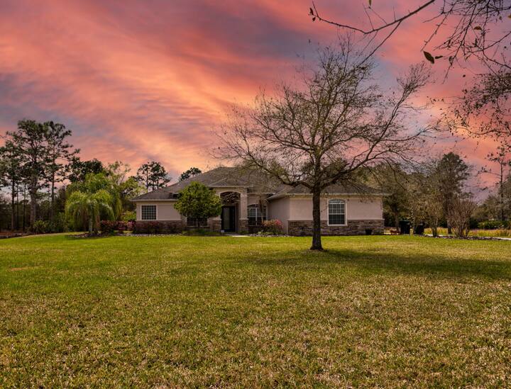 6B/5B Estate on 2+ Acres W/Pool, Guesthouse & More Villas for Rent in