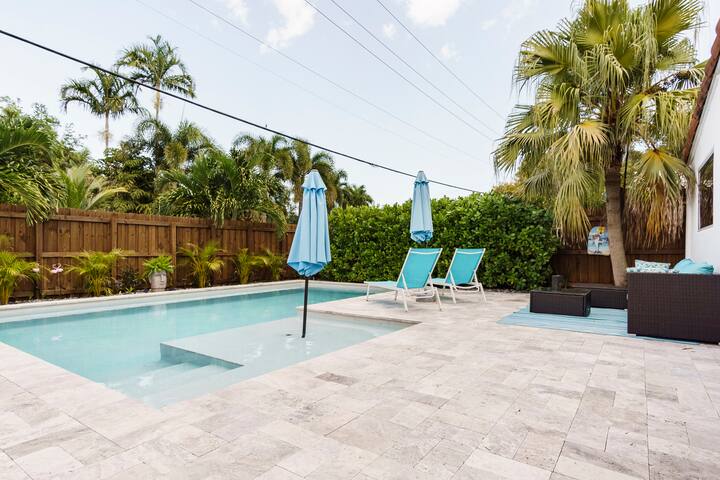 Stylish & Bright ~ 5★ Location, Pool, Hot Tub, Pkg gallery image 3