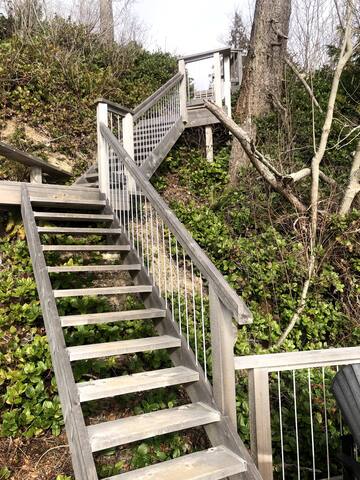 Modern Oceanfront/2 king/2 bath/ocean stairs gallery image 2