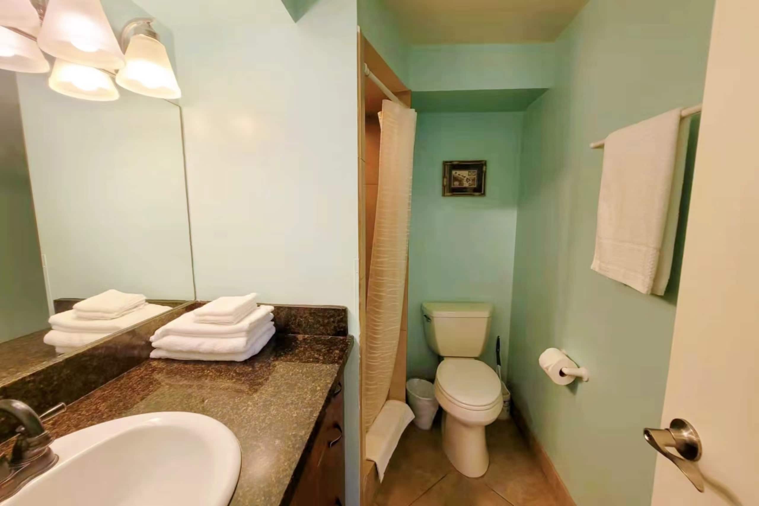 Condo in Honolulu · ★4.67 · Studio · 2 beds · 1 bath - Image 5