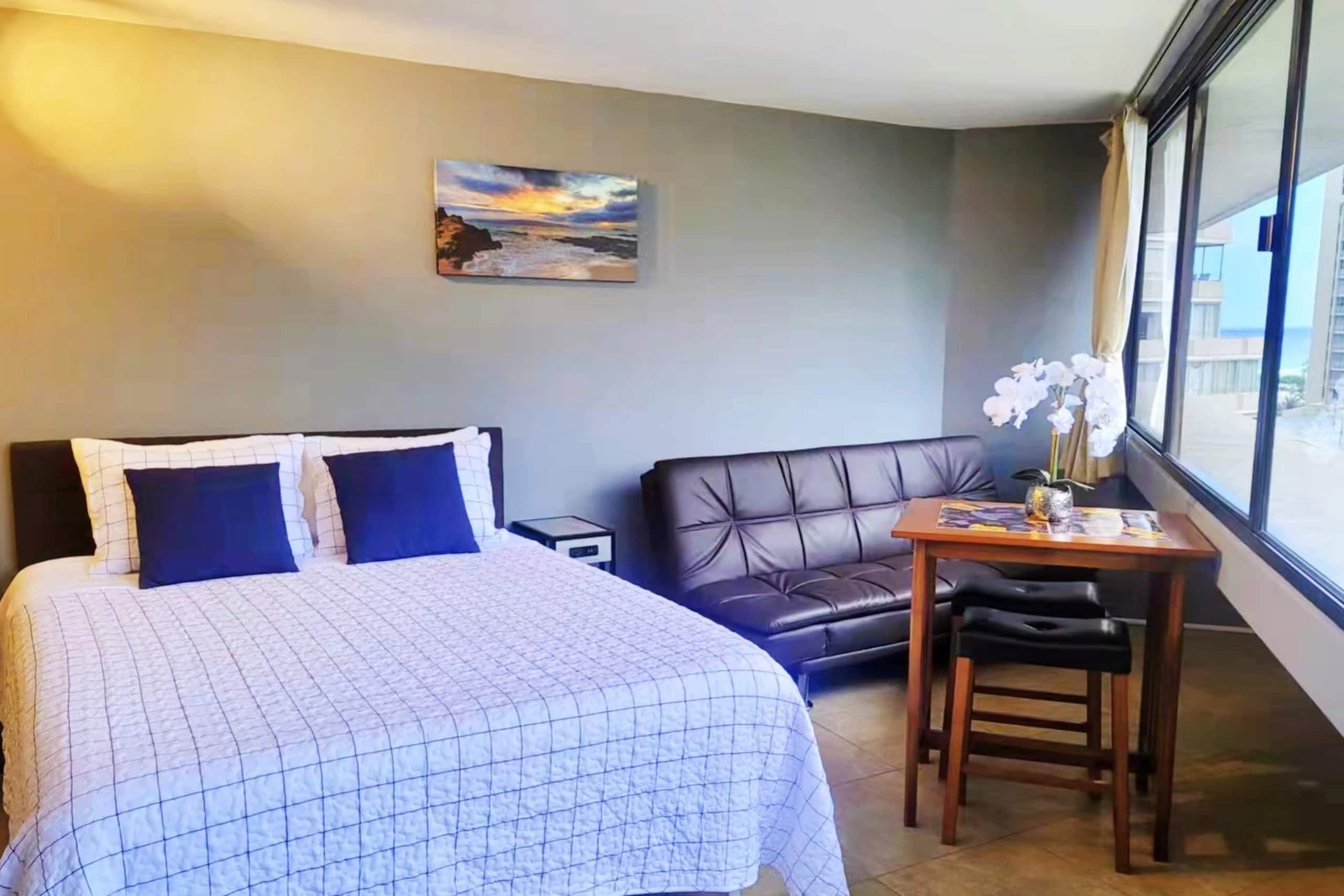 Condo in Honolulu · ★4.67 · Studio · 2 beds · 1 bath - Image 3