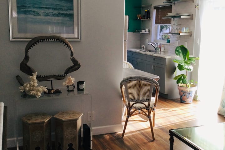 Vista después de entrar por la puerta