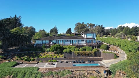Popular Airbnb listing: A Casa Aguas Claras with an ocean view in Zapallar
