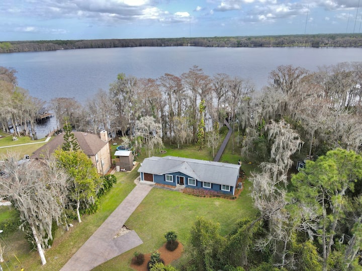 Cozy Lakehouse Gem between the Beach and Disney!