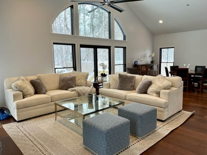 6-bedroom Walk To Spac & Downtown - Saratoga Springs, NY