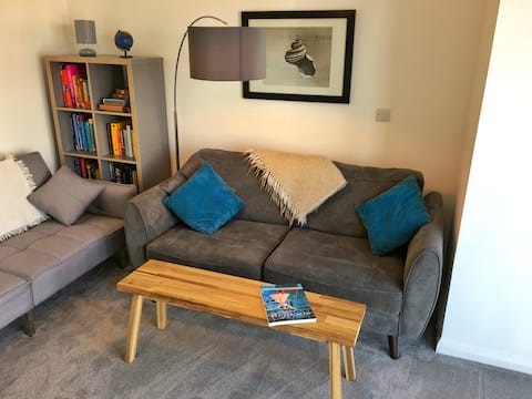 Top Airbnb: Entire modern townhouse, sea views, free parking in North Tyneside