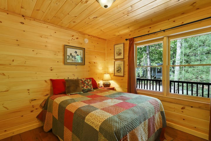 غرفة نوم ثانية بسرير بحجم كبير