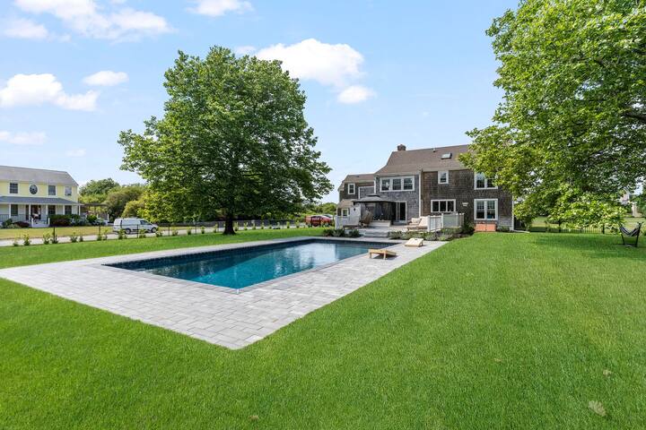 Heated Salt Water Pool! 3 bedrooms & 2.5 bath gallery image 4