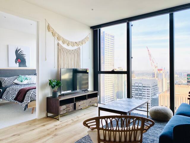 Contemporary 2BR apt in central Melb-Collins House gallery image 2