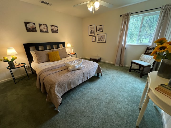 Upstairs bedroom, queen bed.