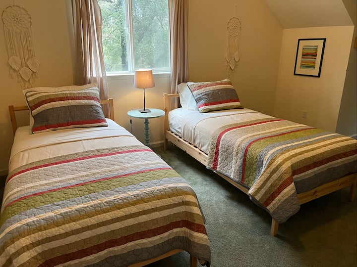 Upstairs bedroom, two twin beds.