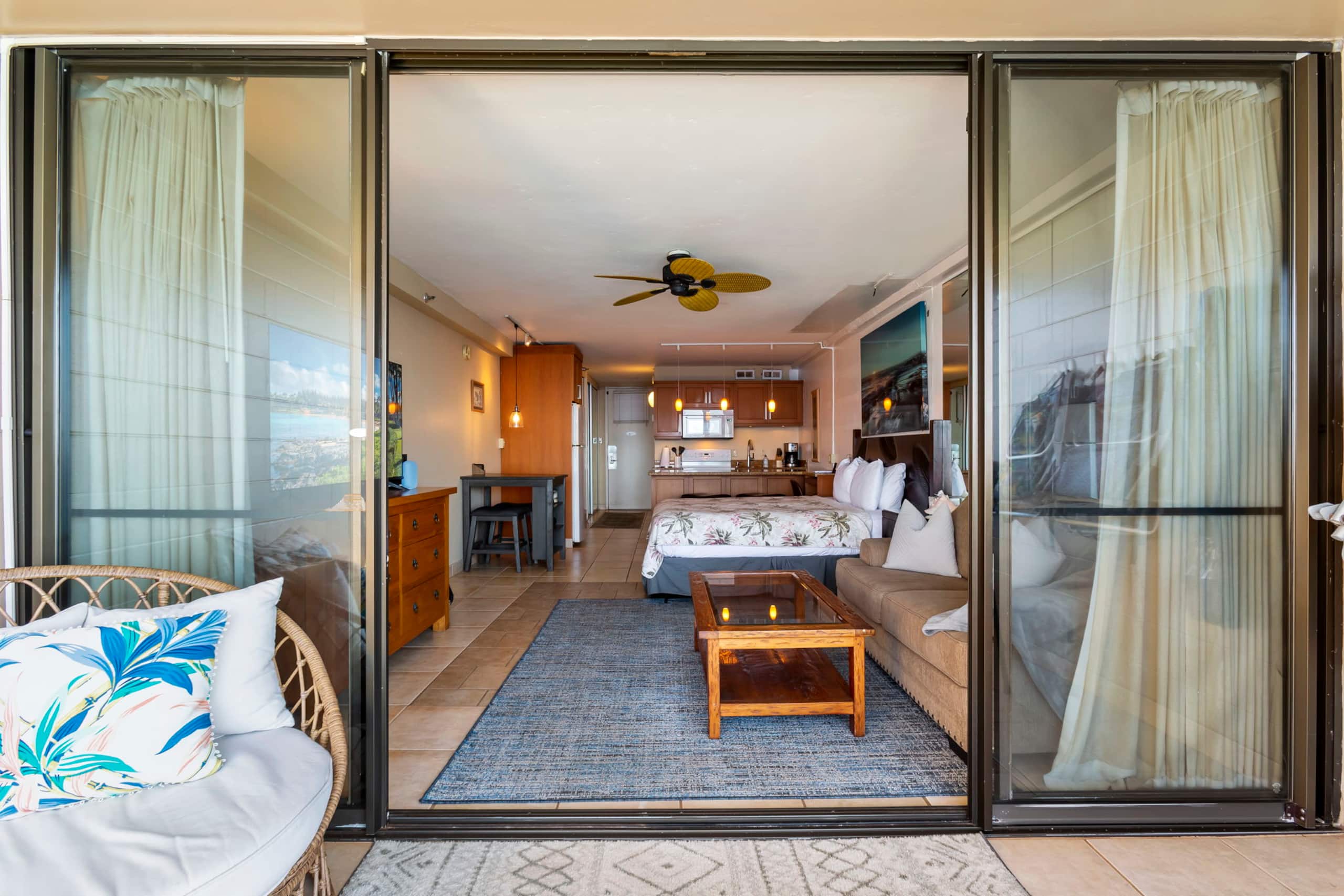 Condo in Lahaina · ★4.97 · Studio · 4 beds · 1 private bath - Image 3