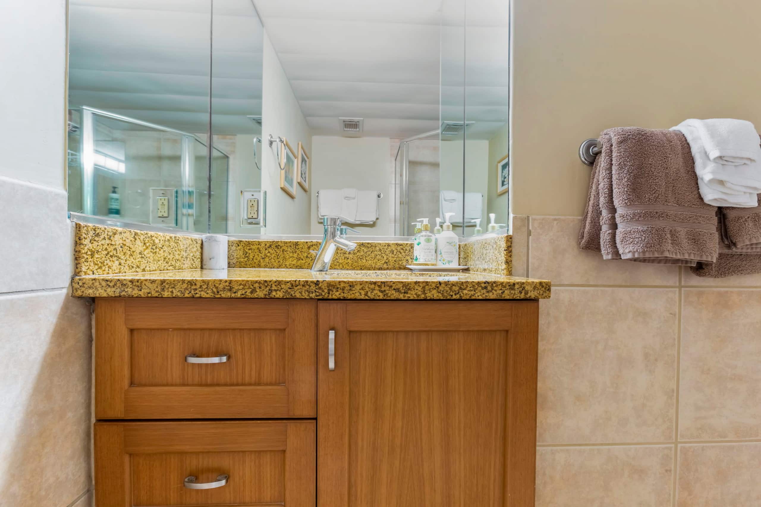 Condo in Lahaina · ★4.97 · Studio · 4 beds · 1 private bath - Image 19