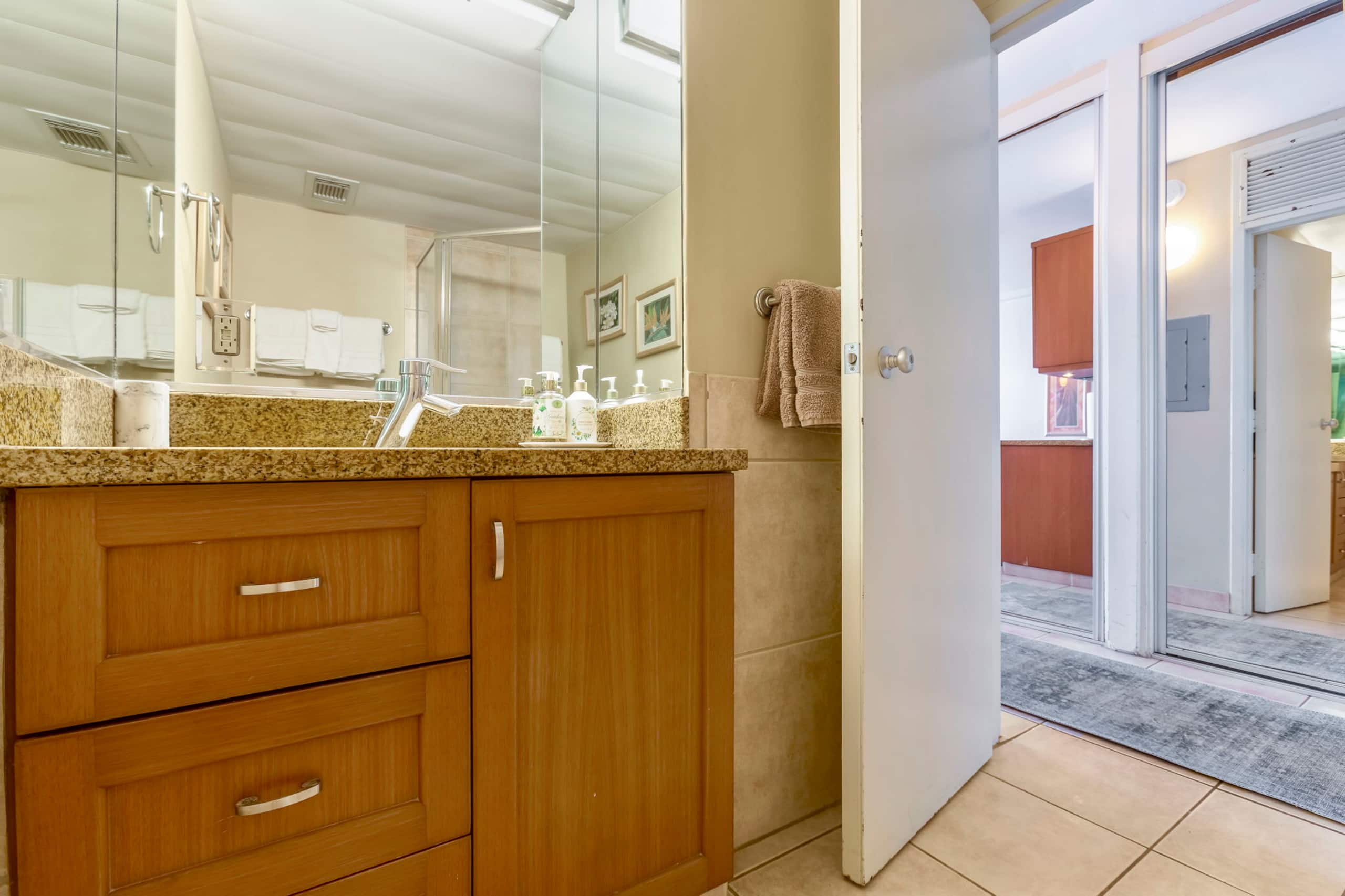 Condo in Lahaina · ★4.97 · Studio · 4 beds · 1 private bath - Image 18