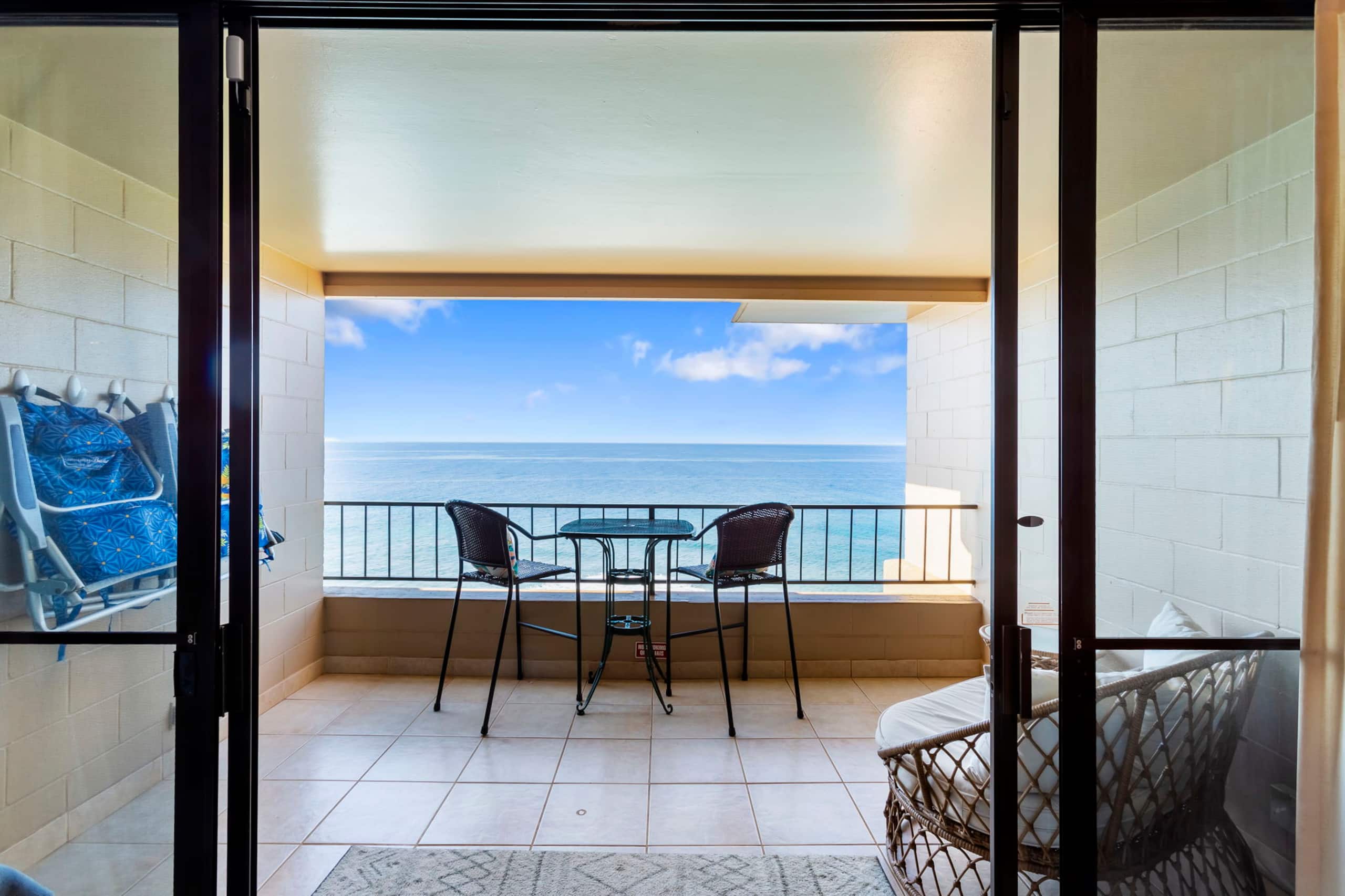 Condo in Lahaina · ★4.97 · Studio · 4 beds · 1 private bath - Image 26