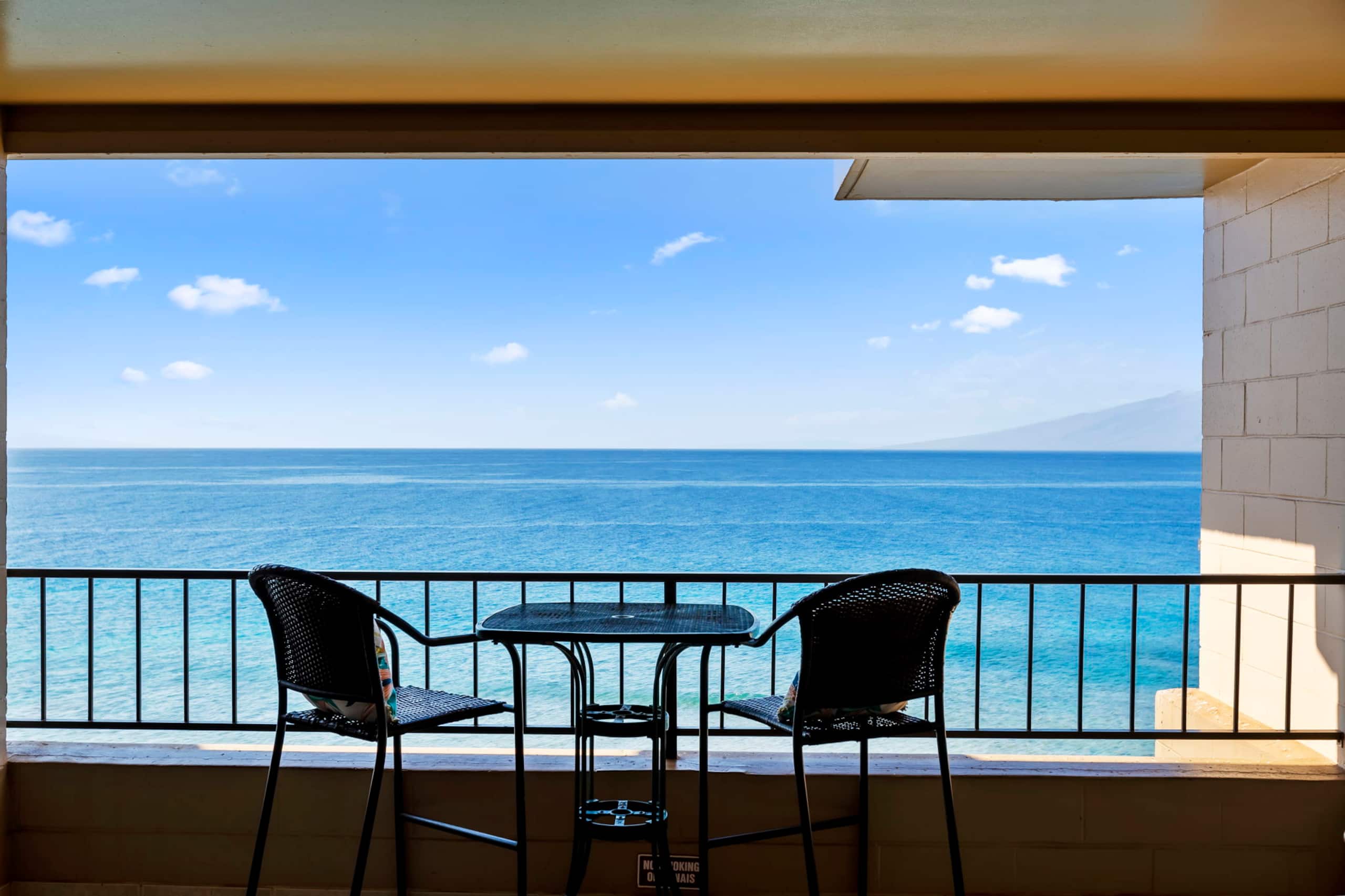 Condo in Lahaina · ★4.97 · Studio · 4 beds · 1 private bath - Image 1
