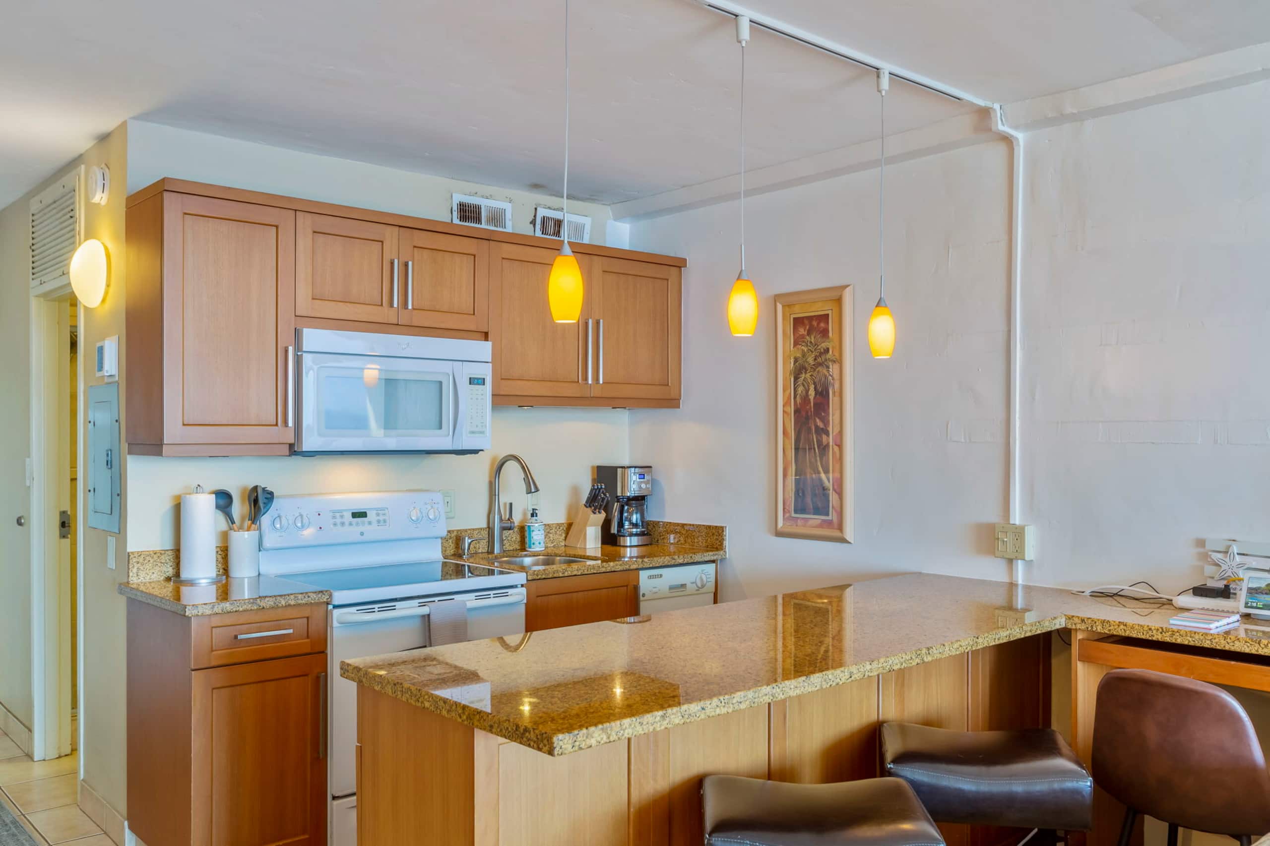 Condo in Lahaina · ★4.97 · Studio · 4 beds · 1 private bath - Image 15