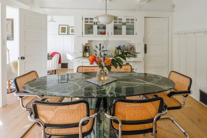 Spacious Designer Silver Lake 3/2 Craftsman Home gallery image 2