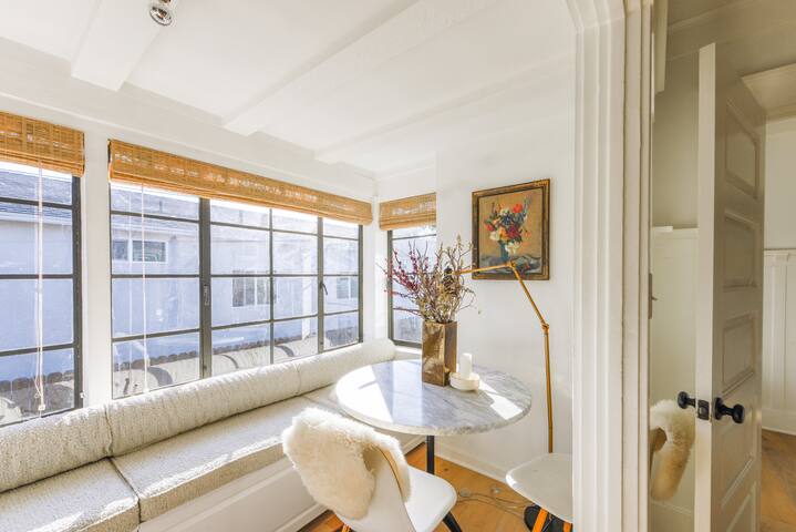 Spacious Designer Silver Lake 3/2 Craftsman Home gallery image 3