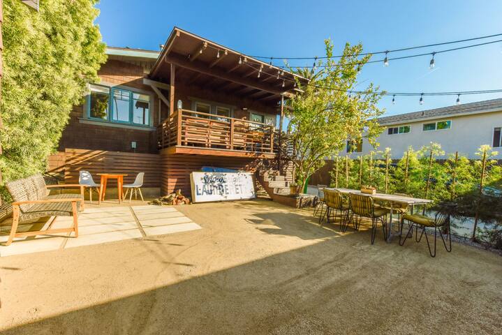 Spacious Designer Silver Lake 3/2 Craftsman Home gallery image 4