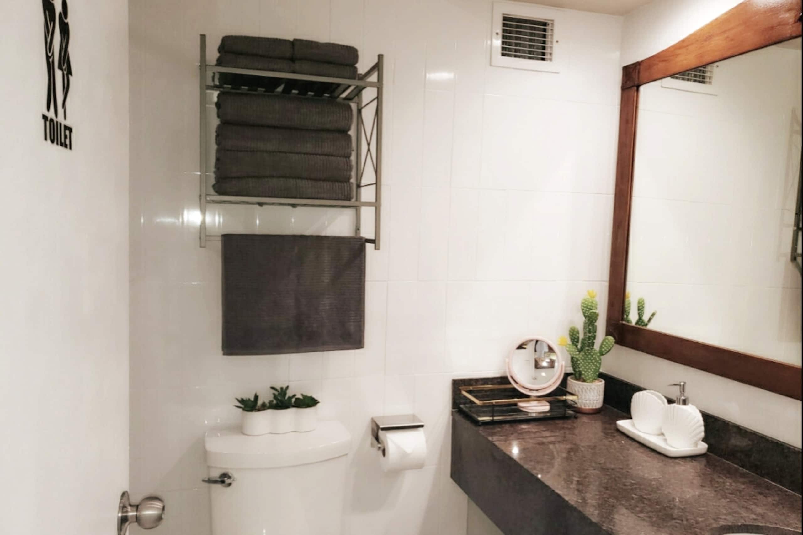 Hotel in Honolulu · ★4.94 · 1 bedroom · 2 beds · 1 private bath - Image 14