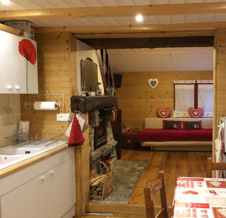 Кухня, отворена към всекидневната