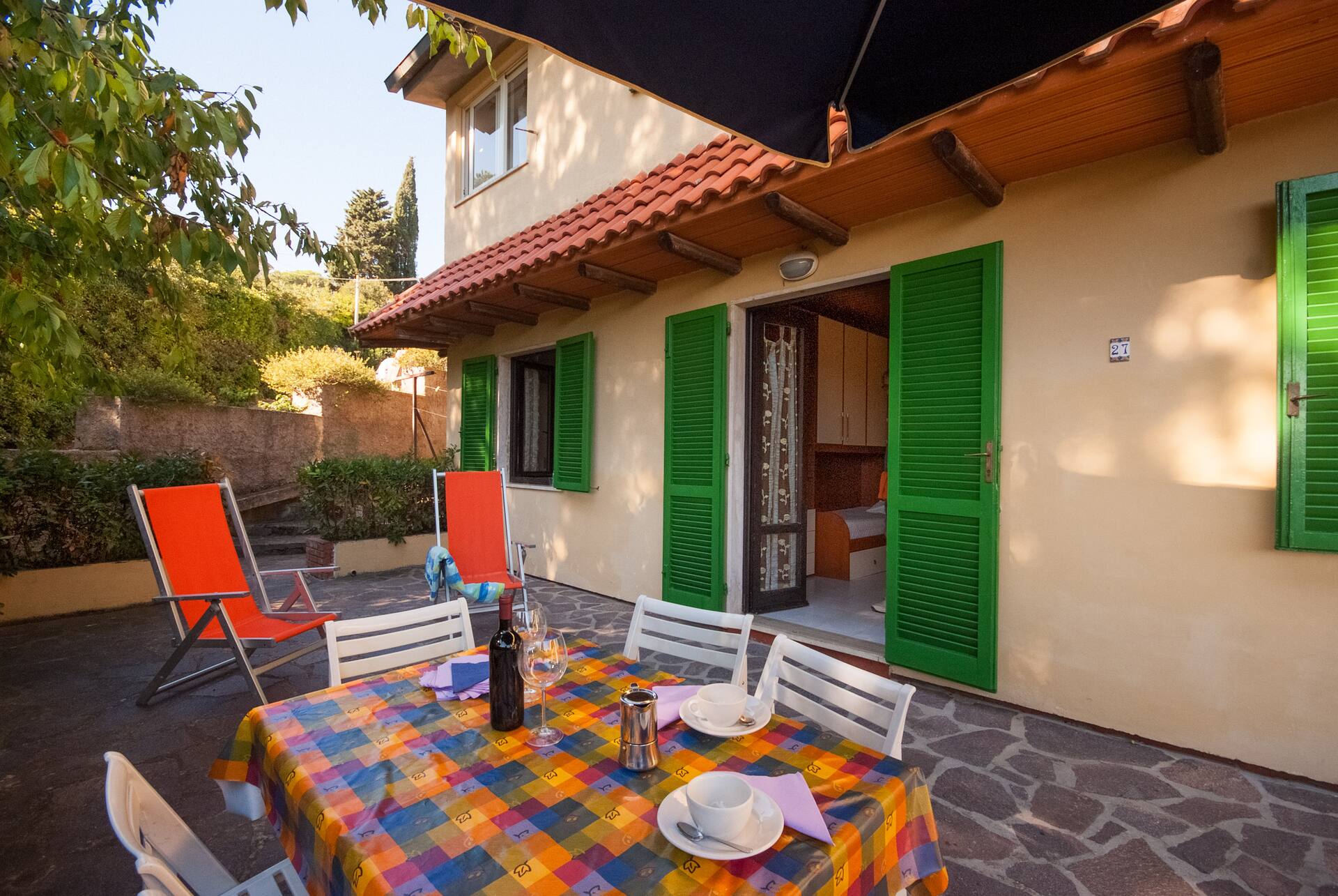 Three-room apartment for 6 people with swimming pool, 1 km from the sea