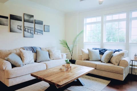 Lovely 3 bedroom / 2.5 bath - Whole Condo