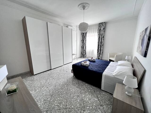 Il mare in città. Appartamento vista mare gallery image 5