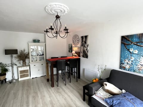 Hays and Galia's apartment