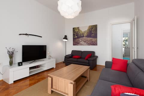 Top performing Airbnb: Lari Apartment in Mjesni Odbor Belveder
