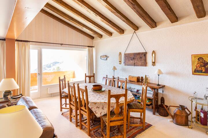 Centrally located apartment with pool and parking gallery image 3