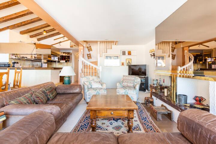 Centrally located apartment with pool and parking gallery image 5