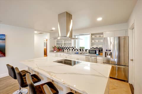 Cheerful 5-Bedroom Home Near Concord Pavilion.